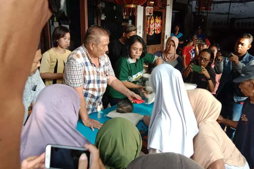 Pengusaha Tionghoa Di Jombang Bantu 600 Paket Sembako Untuk Warga