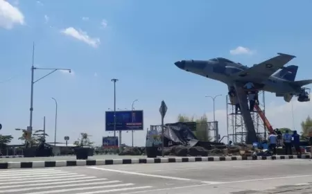Pesawat Sky Hawk MK 53, Lengkapi Alutsista Di Exit Tol Madiun