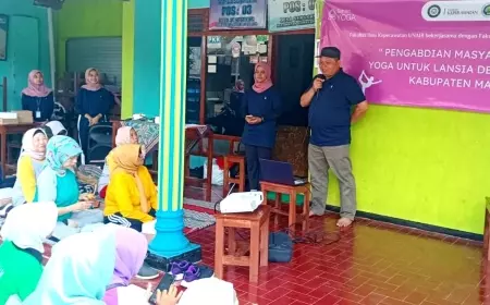 Yoga Dapat Mengurangi Sifat Buruk Saat Lansia