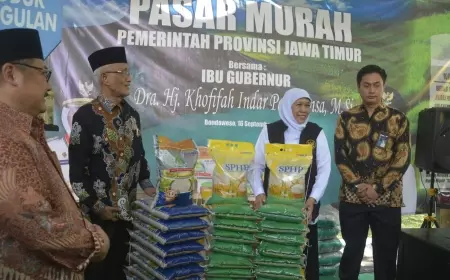 Khofifah Tinjau Pasar Murah di Pendopo Raden Bagus Assra Bondowoso