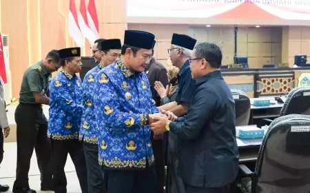 Bupati Yuhronur Sampaikan Jawaban PU  Fraksi Atas 9 Raperda  Lamongan