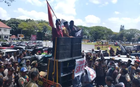 Wali Kota Malang Sutiaji Datangi Para Demonstran Dari Driver Ojol Malang