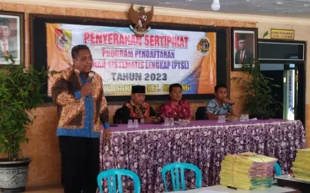 Sumringah, Warga Desa Wonorejo Jember Terima Sertifikat Program PTSL
