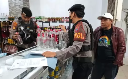 Anggota DPRD dan Polisi Sidak Toko Penjual Miras di Area Kampus 