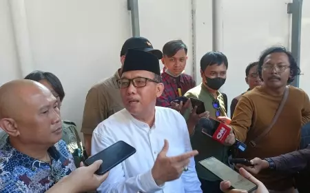 Mengeluh Gatal, Siswi SD Korban Penusukan Mata Dibawa Ke Klinik Mata
