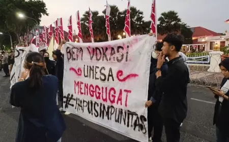Memperingati September Hitam, Puluhan Mahasiwa Vokasi Unesa Berunjuk Rasa