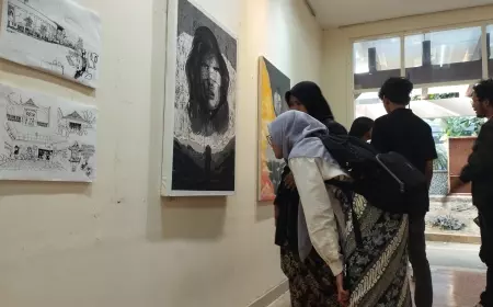 Kenang Tragedi Kanjuruhan, Komunitas Kamisan Malang Bersama FIB Brawijaya Adakan Pameran Dua Dimensi