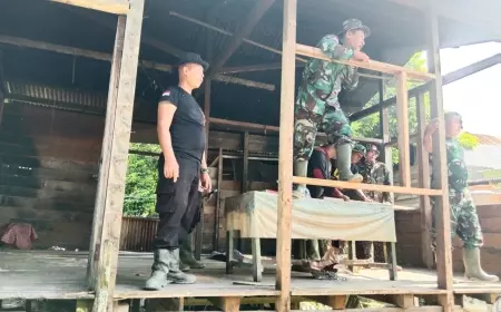 Bedah Rumah Warga, Satgas TMMD ke-118, Kodim 0910/Malinau Makin Dekat Dengan Masyarakat
