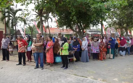 8 Ton Beras Operasi Pasar Pemkab Kediri Ludes Diserbu Masyarakat