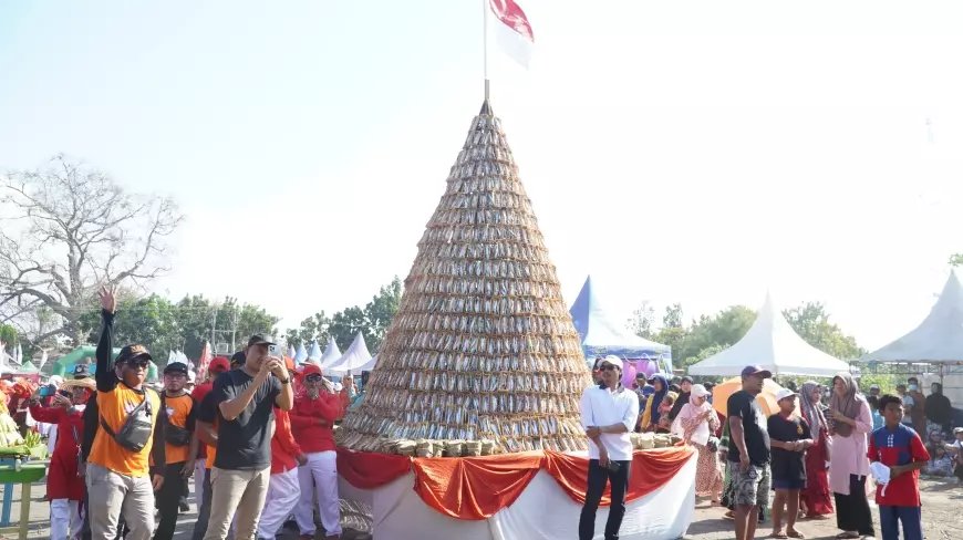 Brondong, Daerah  Penghasil Ikan Kawasan Pantura Lamongan Gelar Festival Pindang Megilan