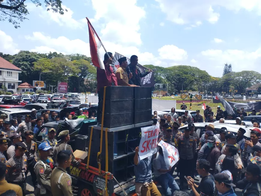 Wali Kota Malang Sutiaji Datangi Para Demonstran Dari Driver Ojol Malang