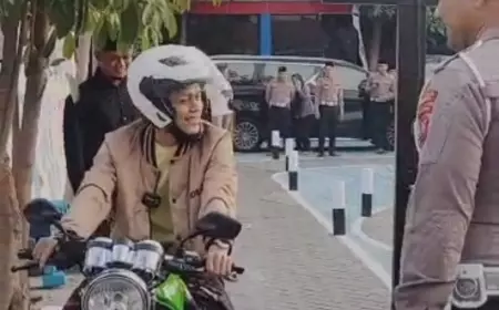 Naik Motor Ninja, Gus Iqdam Jajal Lintasan Baru Uji Praktek SIM Satlantas Gresik