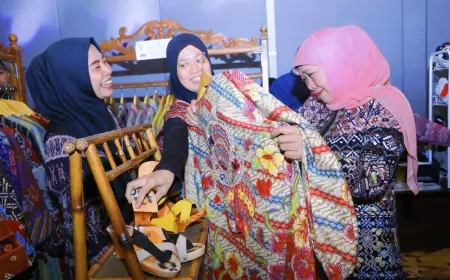 Gubernur Khofifah Ajak Masyarakat Lestarikan Batik Khas Jawa Timur