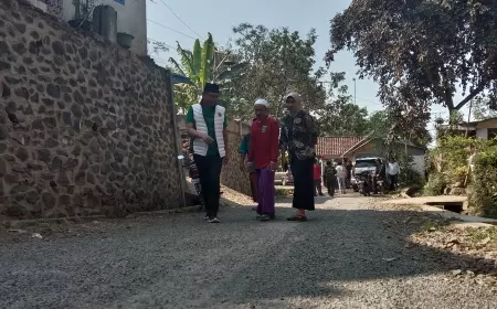 Belum Tersentuh selama 20 Tahun, Sudiono Fauzan Sidak Jalan Desa Lebakrejo