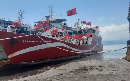 Ratusan Warga Banyuwangi Berobat di Kapal RS Terapung Laksamana Malahayati