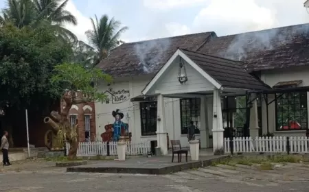 Objek Wisata Akbar Zoo Banyuwangi Terbakar