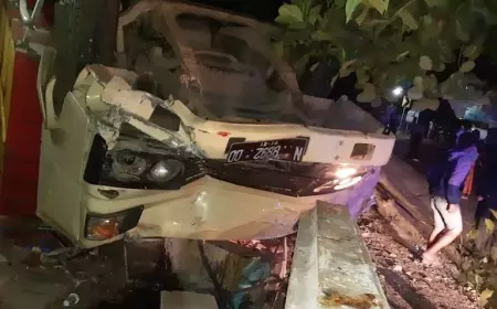 Hendak Wisata ke Pantai Banyu Meneng, Truk Pengangkut Wisatawan Terguling