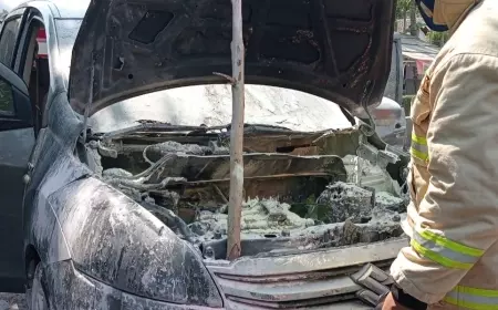 Jarang Dipakai, Mobil Warga Jember Terbakar Saat Dikendarai