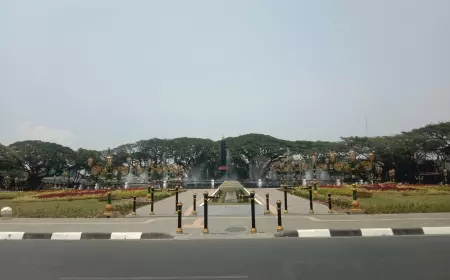 Revitalisasi Selesai, Warga Bisa Menikmati Wajah Baru Alun-alun Tugu