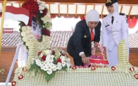 HUT Ke 78 Jatim, Khofifah Ziarah Ke Makam Gubernur Soerjo