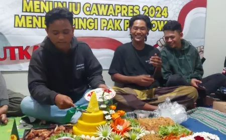Warga Kabupaten Malang Sujud Syukur Sambut Putusan MK, Tentang Usia Capres dan Cawapres 2024