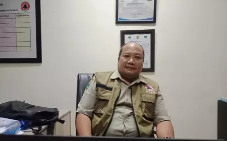 Kota Batu Dilanda Angin Kencang Menyebabkan Rumah Warga Ditimpa Pohon Tumbang