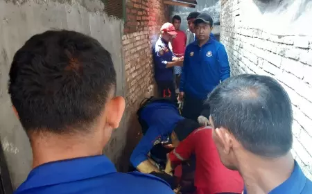 Pria di Kota Malang Terkejut dan Jatuh ke Lubang Sedalam 6 Meter