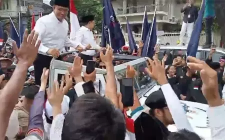Daftar ke KPU, Pasangan AMIN Naik Jeep Terbuka, Ganjar-Mahfud Pakai Mobil Dinas Bung Karno