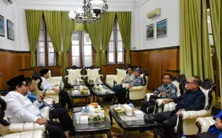 Emil Dardak dan Bung Karna Koordinasi Progres Pembangunan di Situbondo