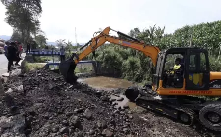 Antisipasi Banjir Menjelang Musim Hujan, DPUPR Kota Batu Normalisasi Sungai