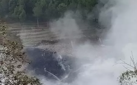 TPA Tlekung Dilahap Si Jago Merah, Wali Kota Batu Memantau Langsung Penanganan