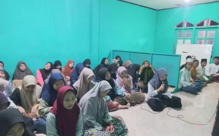 Peringati HSN 2023, Ribuan Santri di Gresik Ikuti Pembacaan 1 Miliar Salawat Nariyah