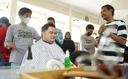Usai Dapat Pelatihan, Pria ini Berani Potong Rambut Bupati Kediri