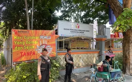 Jaga Pemilu 2024 Tetap Kondusif, Sat Sabhara Patroli ke Kantor KPU dan Bawaslu Gresik