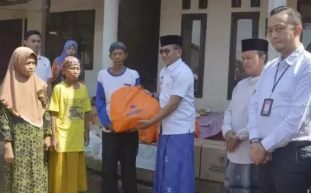Pj Bupati Bondowoso Serahkan Bantuan untuk Korban Angin Puting Beliung