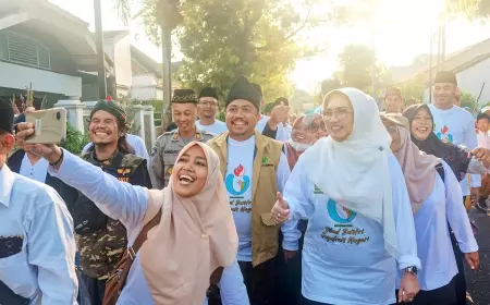 Ribuan Peserta Jalan Sehat Sarungan, Meriahkan Peringatan HSN 2023 di Lumajang