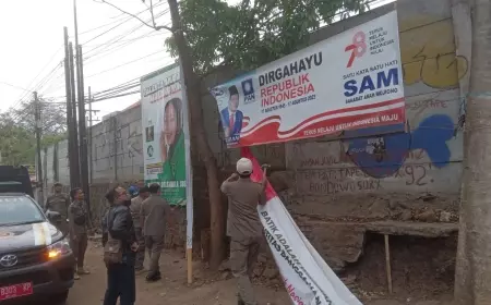 Merusak Estetika Kota, Satpol PP Kota Batu Tertibkan Baliho Tidak Berizin