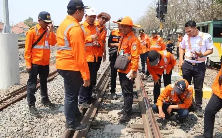 Jelang Nataru, Lori Inspeksi Milik PT KAI Diterjunkan di Lintasan 8 Stasiun