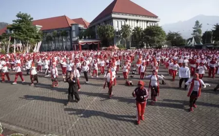 Wujudkan Masyarakat Sehat, Ribuan Masyarakat Kota Batu Hadiri Senam Jantung