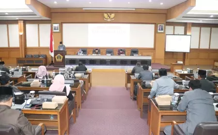 Tujuh Fraksi DPRD Gresik Sampaikan PU RAPBD 2024