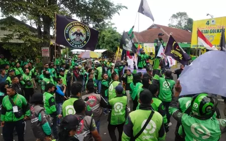 Ribuan Driver Ojol Unras di Depan Kantor Pemkab Jember, Ini Tuntutannya 