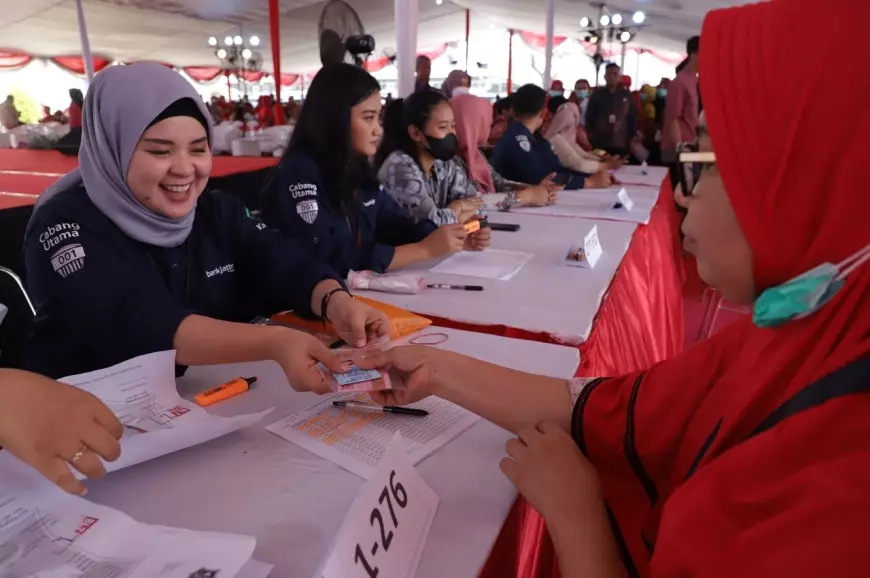 Pemkot Surabaya Salurkan Bantuan DBHCT ke 3.745 Buruh Pabrik Rokok