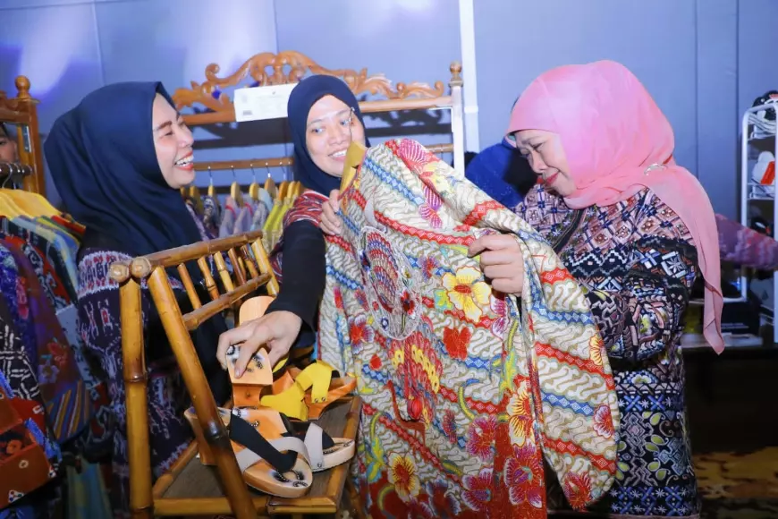 Gubernur Khofifah Ajak Masyarakat Lestarikan Batik Khas Jawa Timur