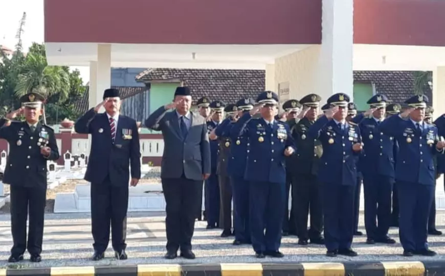 Jelang HUT Ke 78, Jajaran TNI Di Madiun Ziarah TMP