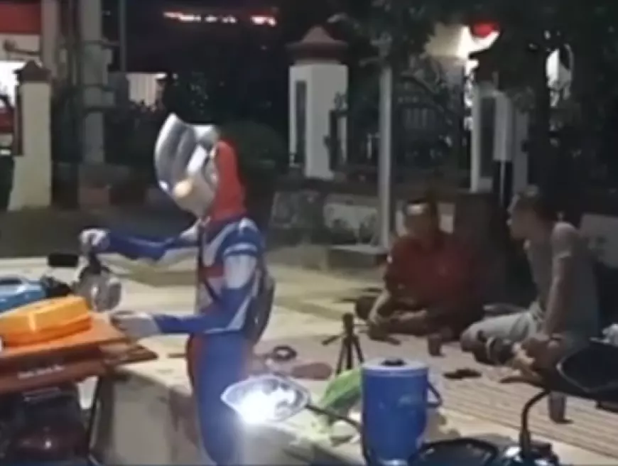 Alih Profesi, Ultraman Pilih Jualan Kopi