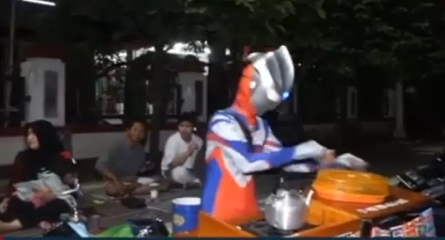 Alih Profesi, Ultraman Pilih Jualan Kopi