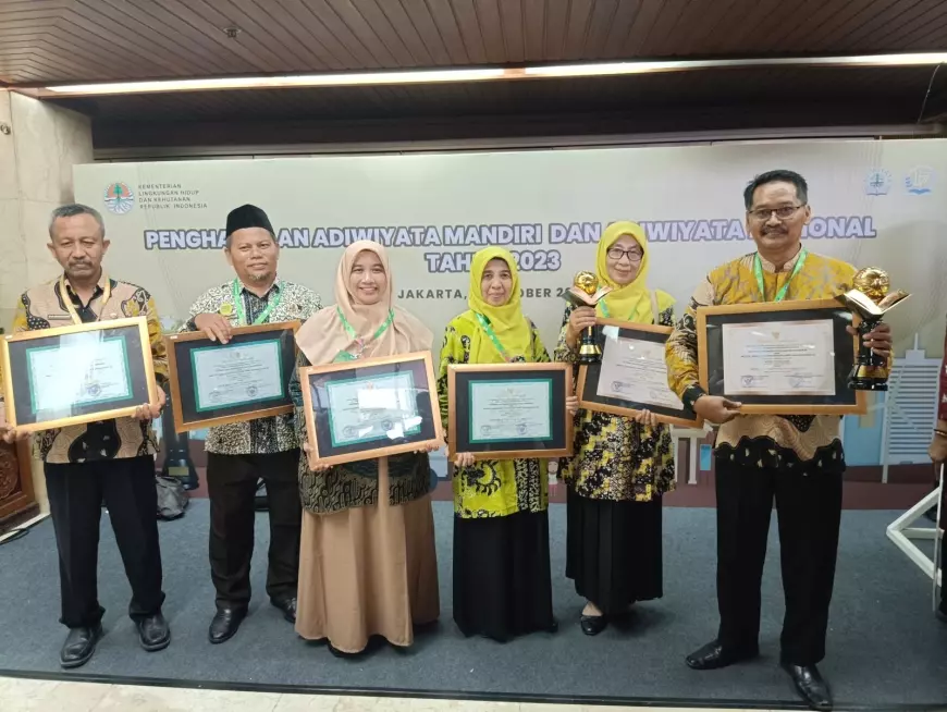 Enam Sekolah Asal Tuban Raih Penghargaan Adiwiyata dari Menteri KLHK  RI
