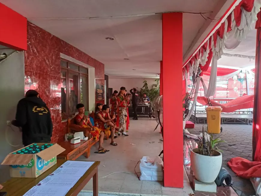 Jelang Pengumuman Cawapres Pendamping Ganjar, Kantor DPC PDIP Surabaya Ramai