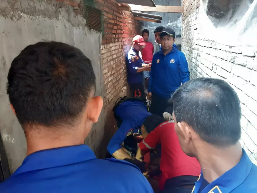 Pria di Kota Malang Terkejut dan Jatuh ke Lubang Sedalam 6 Meter