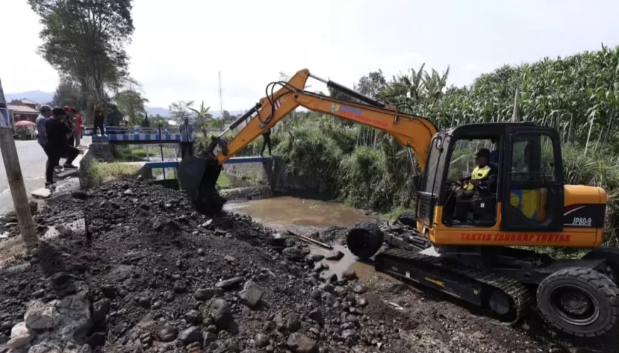 Antisipasi Banjir Menjelang Musim Hujan, DPUPR Kota Batu Normalisasi Sungai